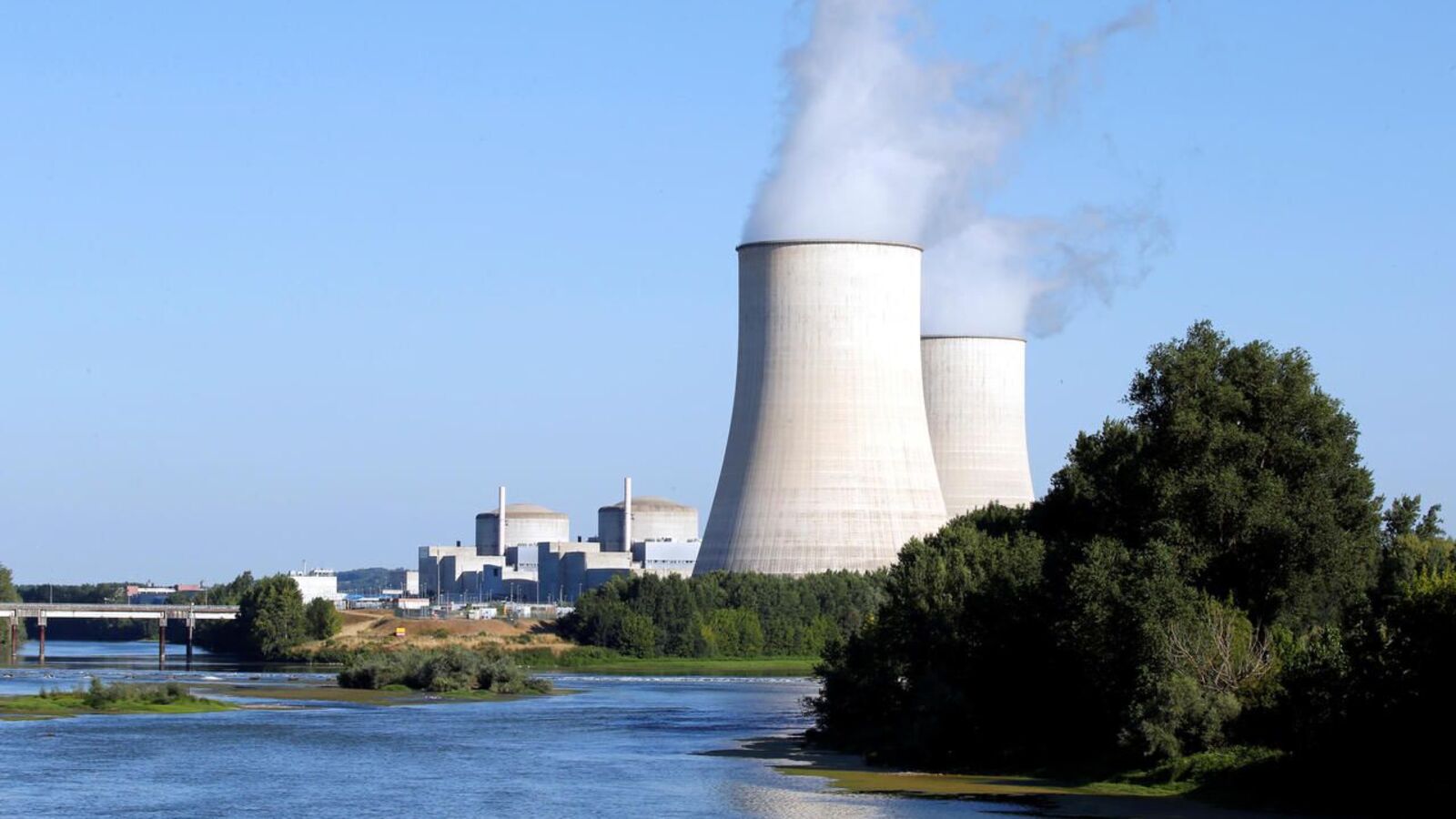 Canicule : la centrale nucléaire de Golfech au bord de la Garonne mise à l' arrêt - Le Parisien