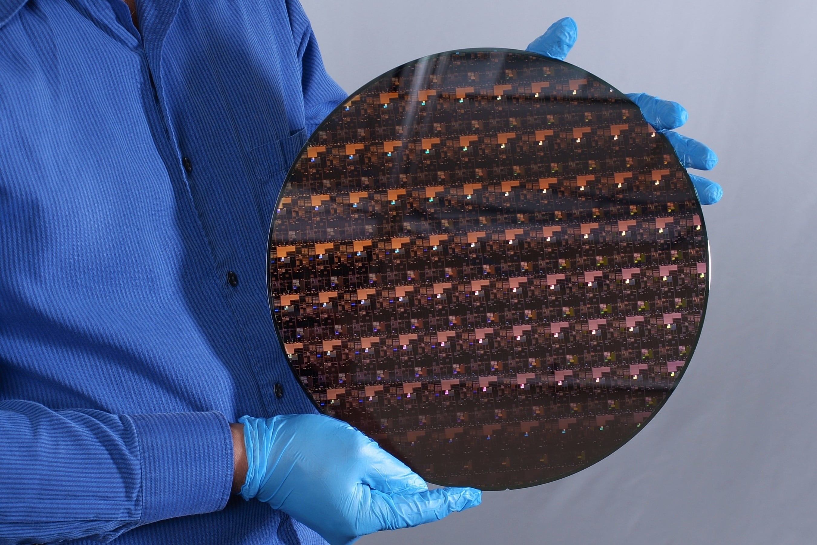 IBM annonce la première puce gravée en 2 nanomètres au monde