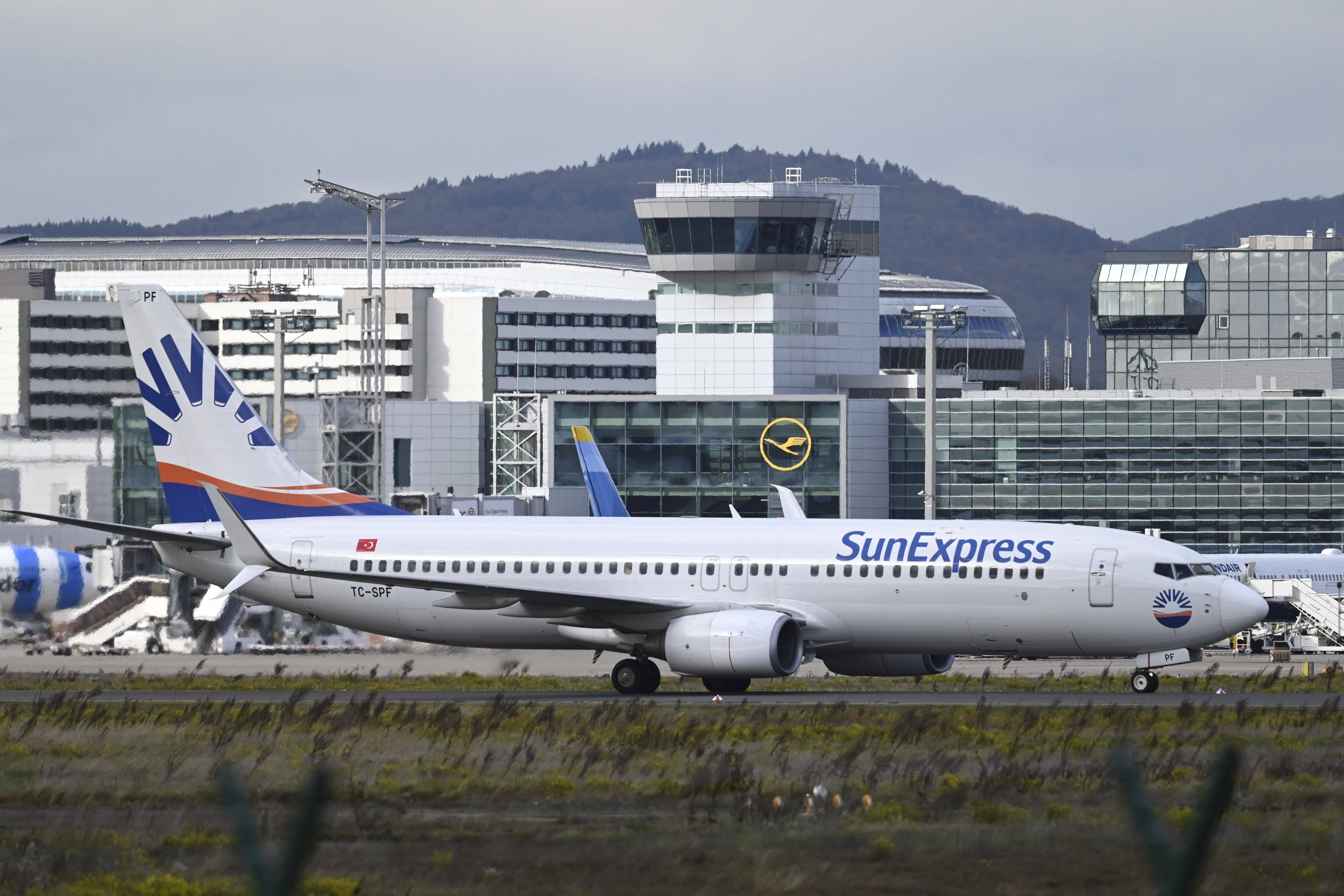 Aéroport de Francfort : une panne de climatisation piège des passagers à 50° C - 20 minutes
