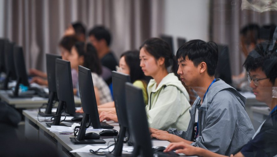 Blocage des IA, recours à des caméras intelligentes… la Chine adopte des  mesures radicales pour empêcher la triche aux examens - midilibre.fr