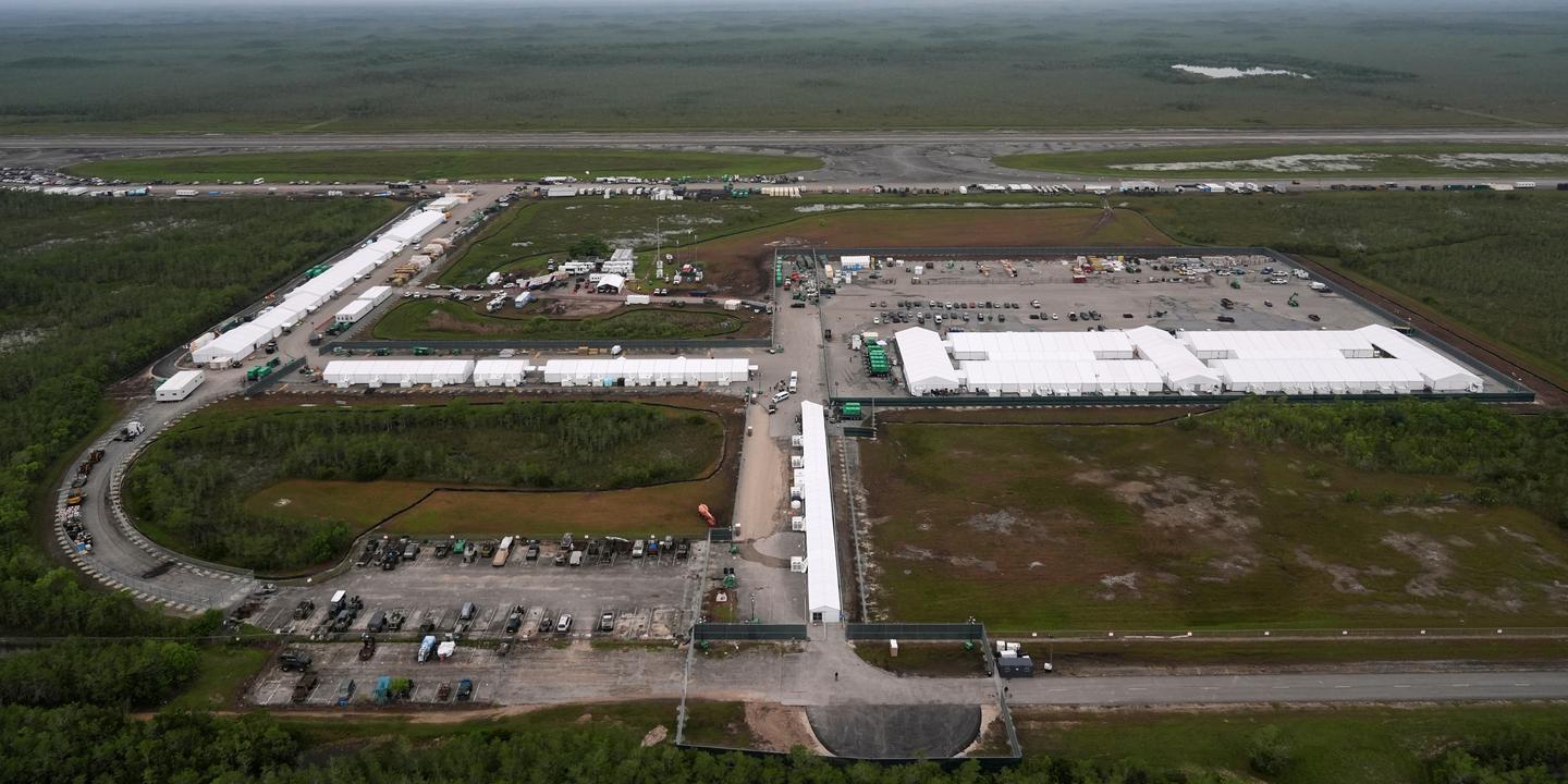 En Floride, la justice ordonne le démantèlement de l'« Alcatraz des  alligators », l'un des symboles de la politique migratoire de Donald Trump