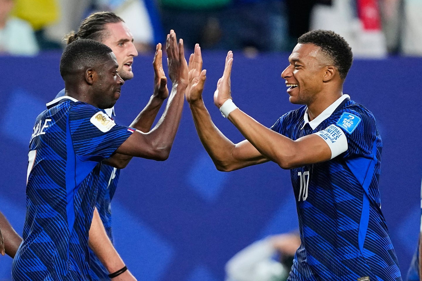 Mbappé et la France pulvérisent l'Irak, la Norvège qualifiée grâce à Haaland  | Le Devoir