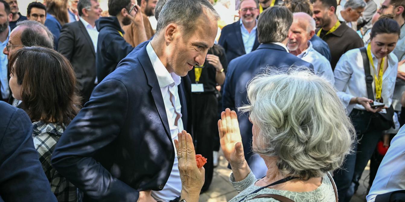 Raphaël Glucksmann teste ses chances pour la présidentielle de 2027 avec un  livre et un premier grand meeting électoral