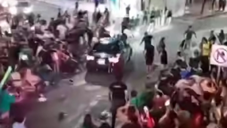 VIDÉO. Coupe du monde 2026 : drame après une nouvelle victoire du Mexique,  une voiture fonce dans la foule, 17 blessés - centrepresseaveyron.fr