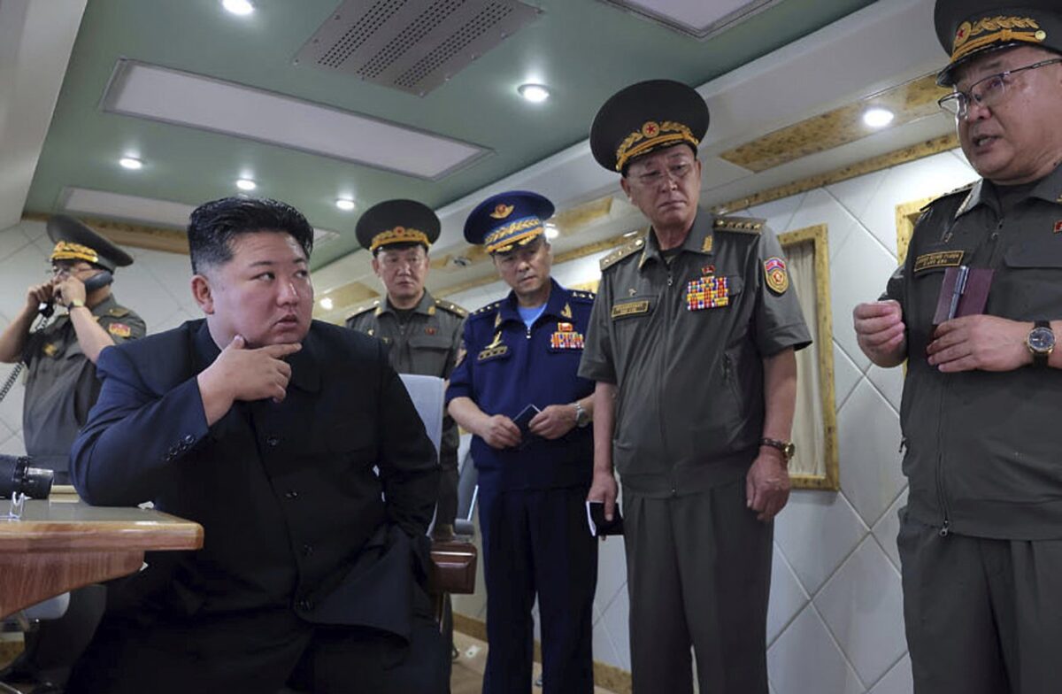 Kim Jong-un supervise le test de nouveaux missiles antiaériens | L'actualité