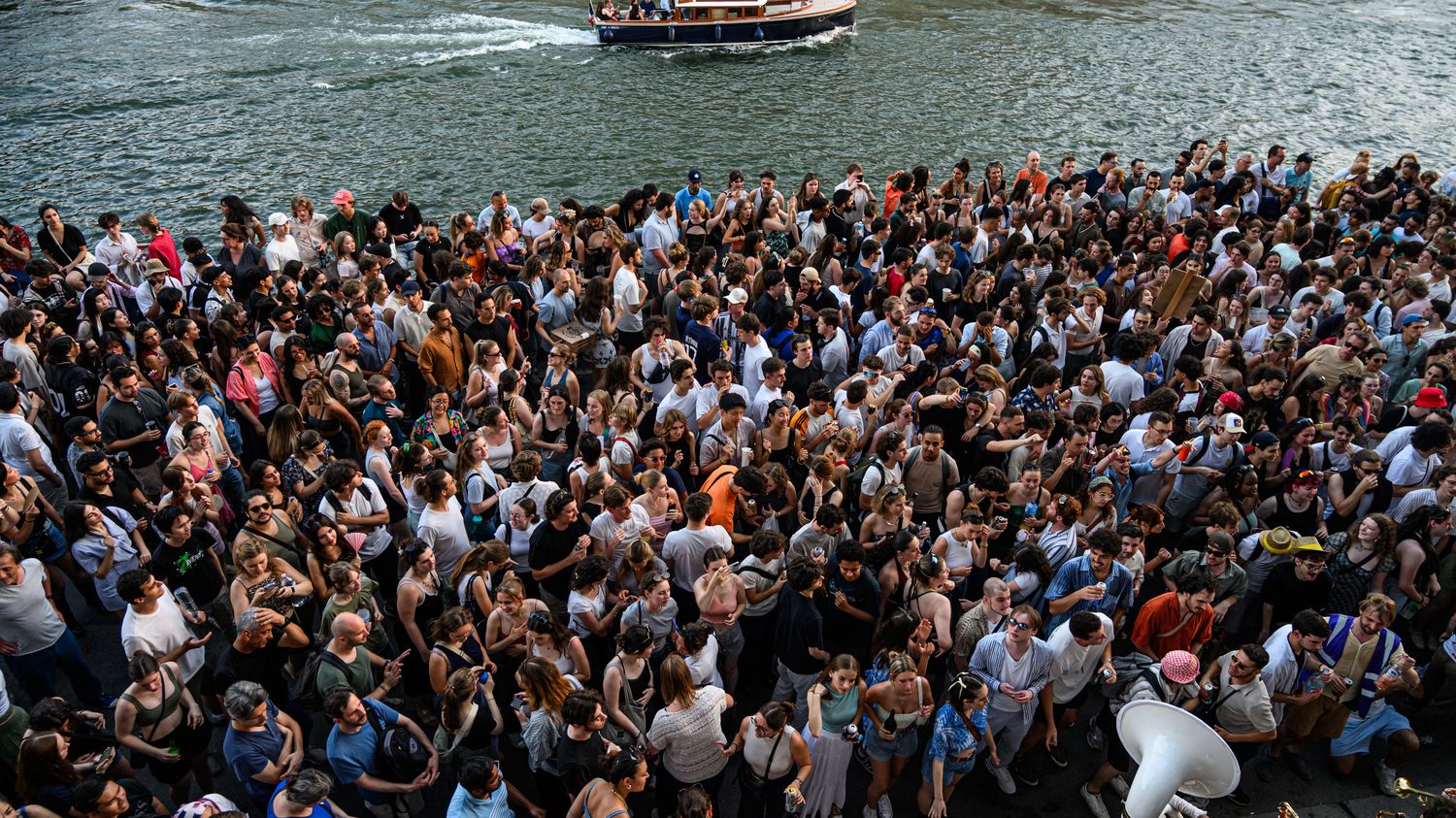 Fête de la musique en pleine canicule : la mairie de Paris appelle à la  "très grande vigilance" – franceinfo
