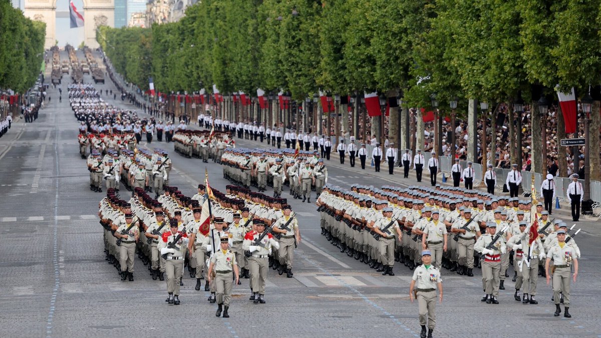 🔴 Canicule à #Paris : Le défilé du 14-Juillet maintenu. 👉 "De nombreuses  alternatives anticipées et régulièrement mises à jour sont à la disposition  du chef de l'opération, activables sur court préavis