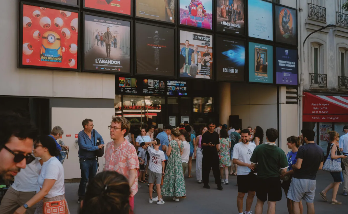 Déjà 3,12 millions de spectateurs : la canicule et Toy Story 5 poussent les  Français aux cinémas