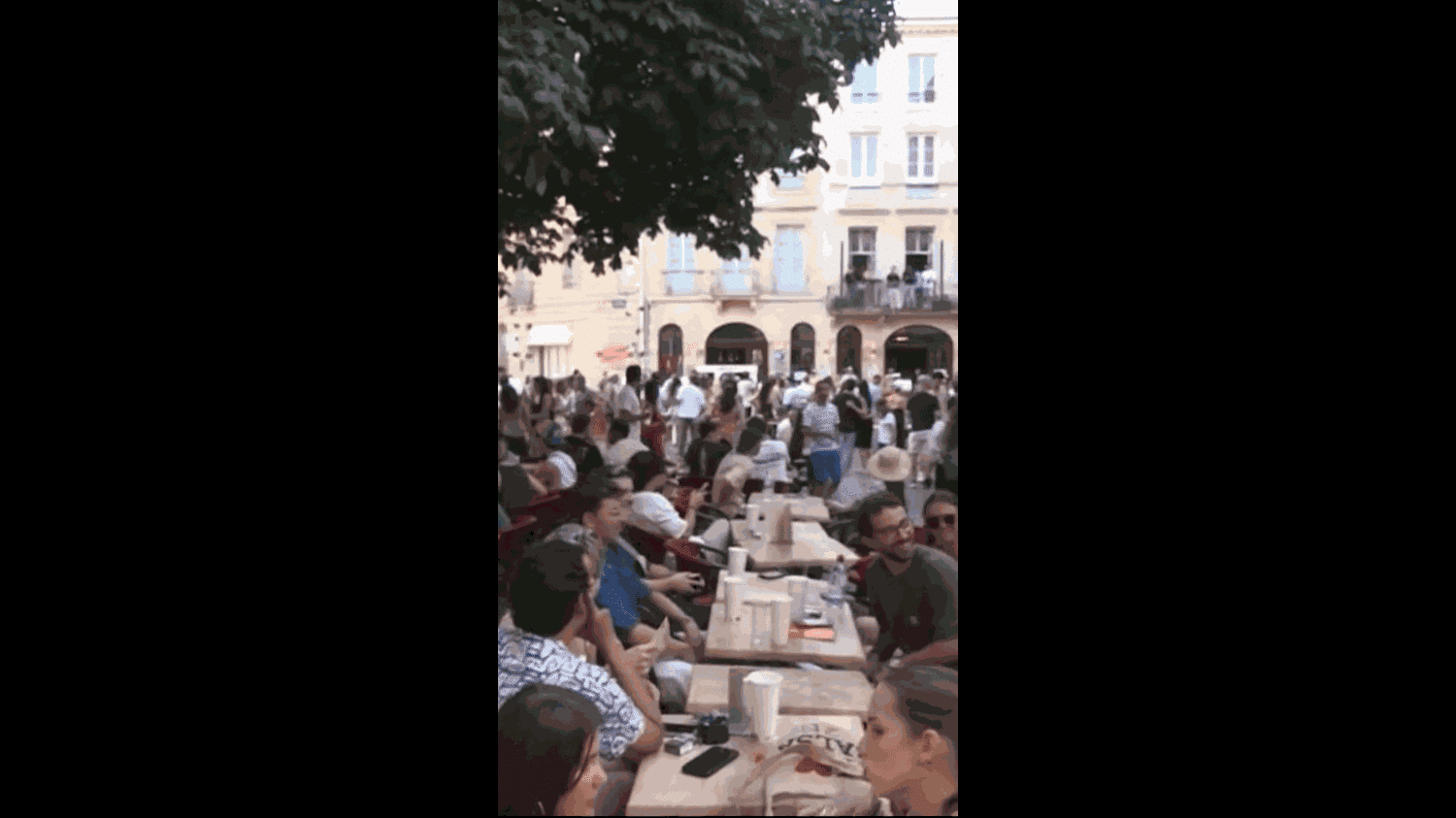 Canicule : la ville de Paris interdit l'alcool sur la voie publique –  franceinfo