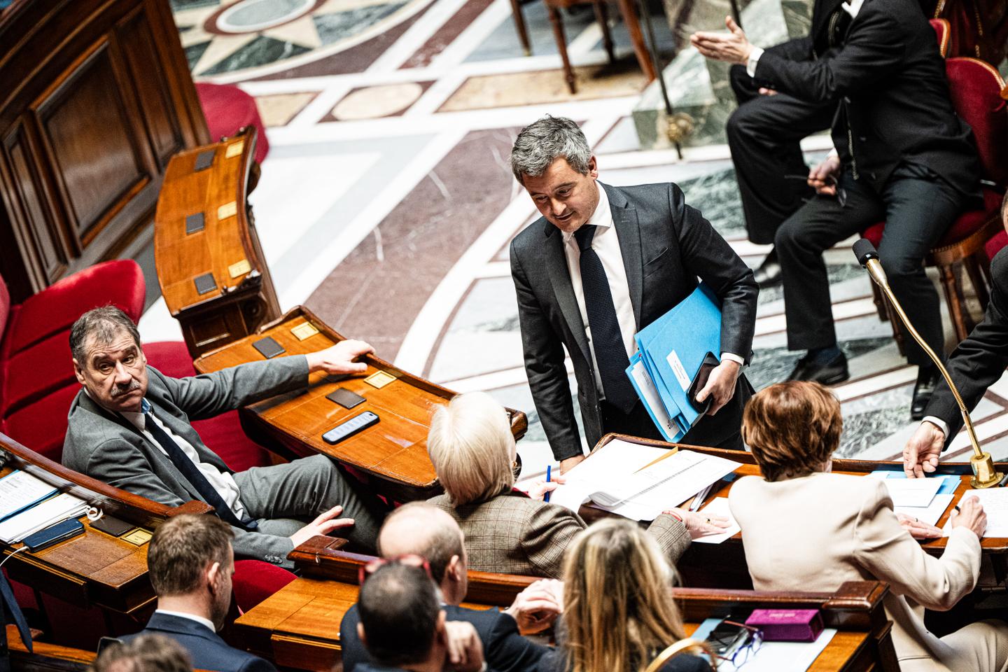 Interdiction du mariage pour les personnes sans papiers : le Sénat vote la  loi malgré la jurisprudence du Conseil constitutionnel