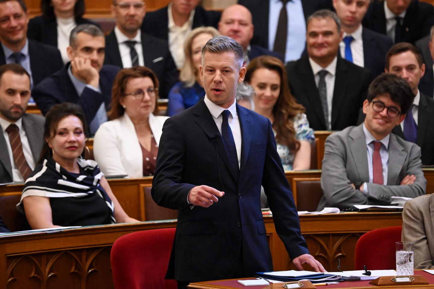 En Hongrie, Péter Magyar lance l'« opération purgatoire » pour tourner la  page de Viktor Orban