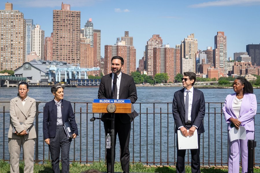 Zohran Mamdani : 200 000 nouveaux logements abordables à New York et 9  millions de dollars d'amendes impayées infligées à Amazon