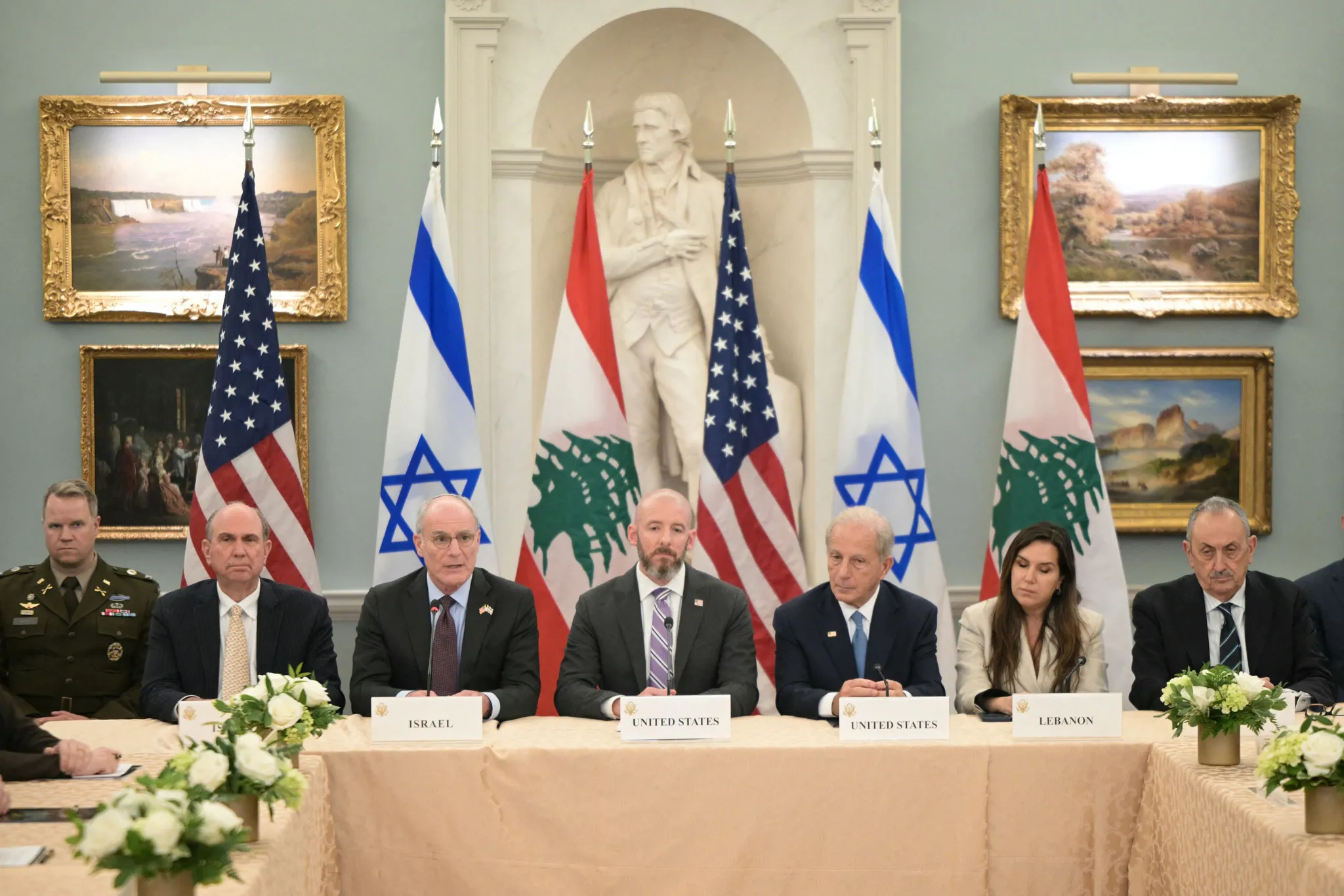 Israël et le Liban s'accordent sur un "cessez-le-feu" et la création de  "zones pilotes" contrôlées par l'armée libanaise | France Inter