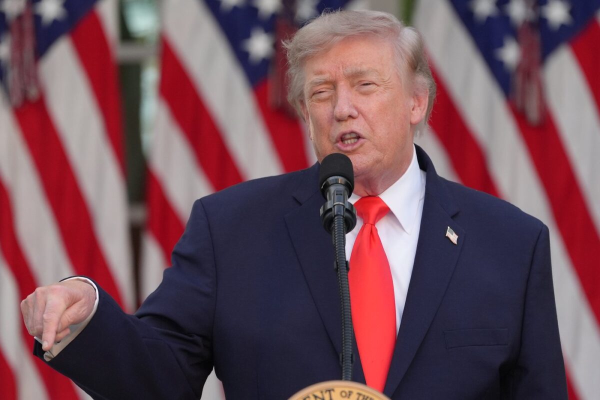 Trump brandit une menace de droits de douane contre les pays qui taxent le  numérique | L'actualité