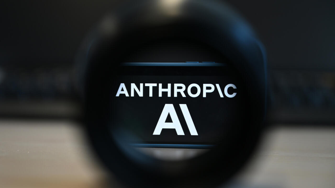 Les États-Unis forcent Anthropic à suspendre son IA la plus puissante -  France 24