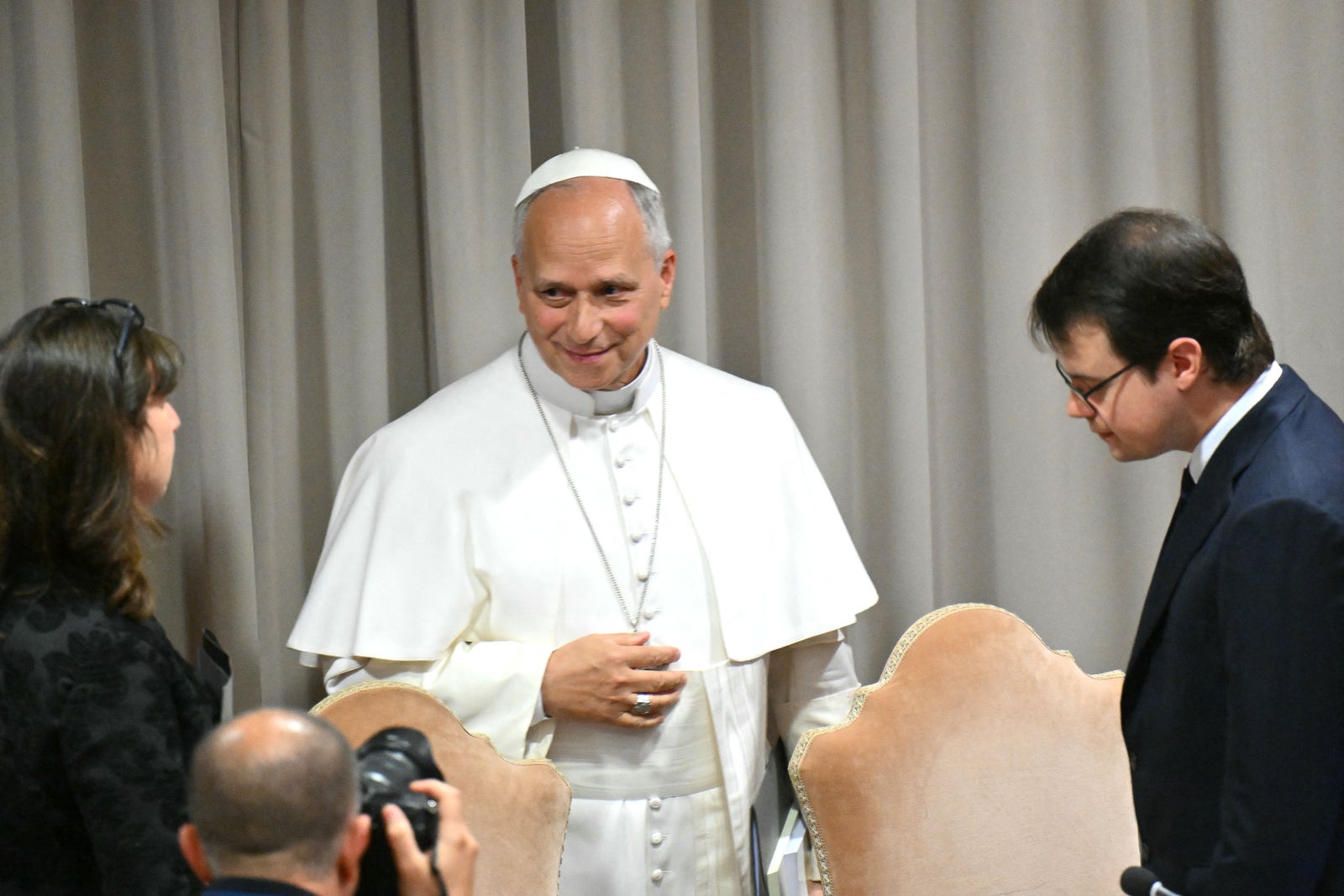 Le pape Léon XIV lance un appel à «désarmer» l'intelligence artificielle  pour «l'empêcher de dominer l'humain» | Le Devoir
