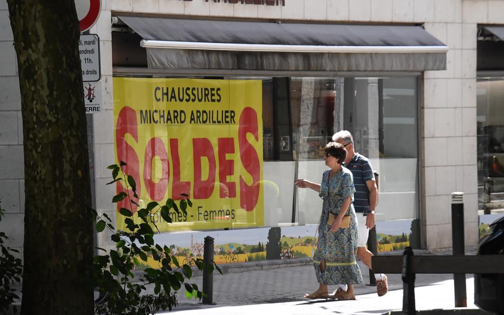 Il fait tellement chaud que les clientes se déplacent dès l'ouverture » :  avant les soldes, les commerces ont peur d'être plombés par la chaleur à  Périgueux