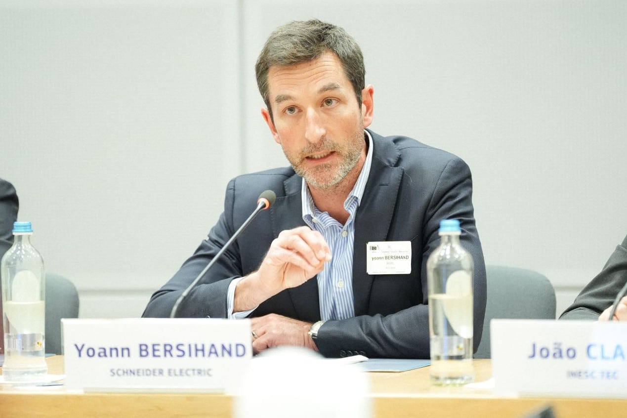 Data centers : “L'énergie actuellement disponible sur le réseau ne suffira  pas”, soutient Yoann Bersihand, responsable du AI Hub de Schneider Electric
