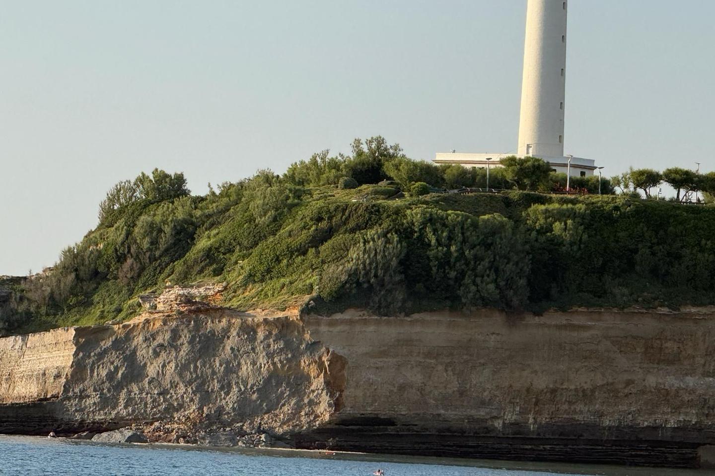 Biarritz : une plongeuse meurt après l'effondrement d'un pan de falaise  près d'une plage ; un autre plongeur disparu