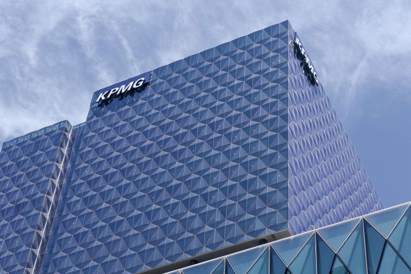 Scandale chez KPMG Australie. La COO du cabinet se retire. En cause ? Des  fuites de données clients. Eileen Hoggett, COO depuis 2023, renonce à ses  fonctions de direction le temps des