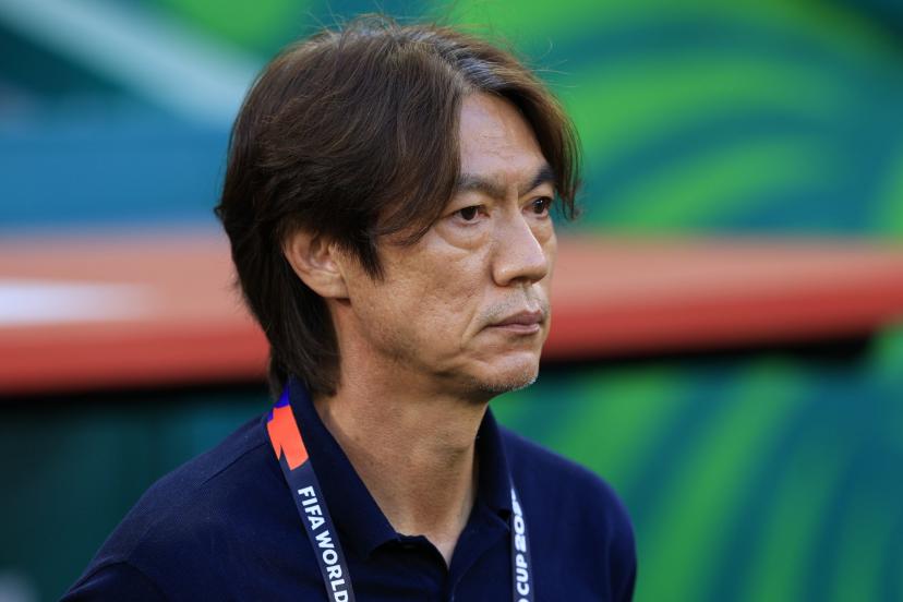 Devenu l'ennemi public numéro 1 après l'élimination en Coupe du monde, le  sélectionneur sud-coréen Hong Myung-bo démissionne