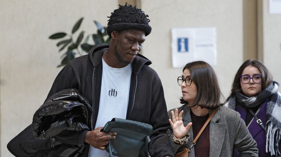 Le rappeur Doums jugé pour violences habituelles perpétrées entre 2017 et  2025 sur son ex-compagne Adèle Exarchopoulos – franceinfo