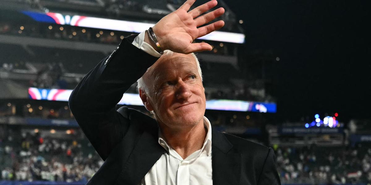 Vous n'êtes pas seuls » : après le décès de sa mère, le message fort des  Bleus à Didier Deschamps - Charente Libre.fr