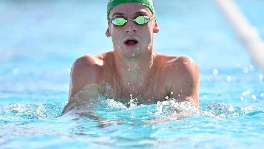 Léon Marchand : seulement troisième de sa série sur 200 m brasse, le  grandissime favori abandonne après une blessure aux Championnats de France  de natation - ladepeche.fr
