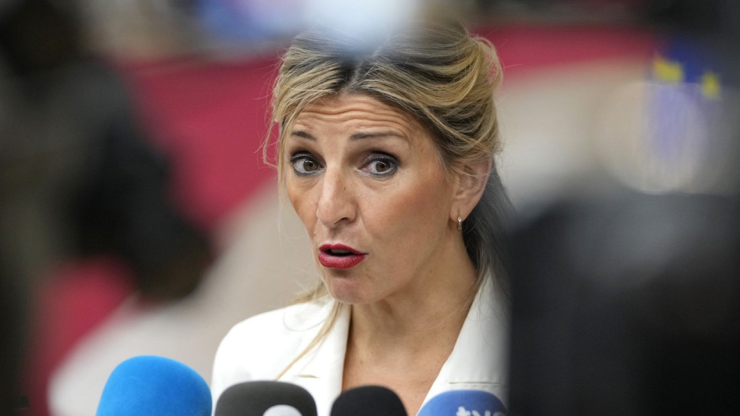 En Espagne, la ministre du Travail veut fermer les restaurants une heure  plus tôt | Euronews