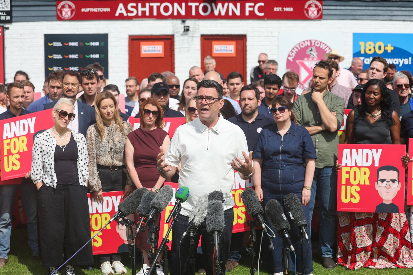 Andy Burnham espère que sa victoire électorale va lui ouvrir la voie pour  devenir premier ministre britannique
