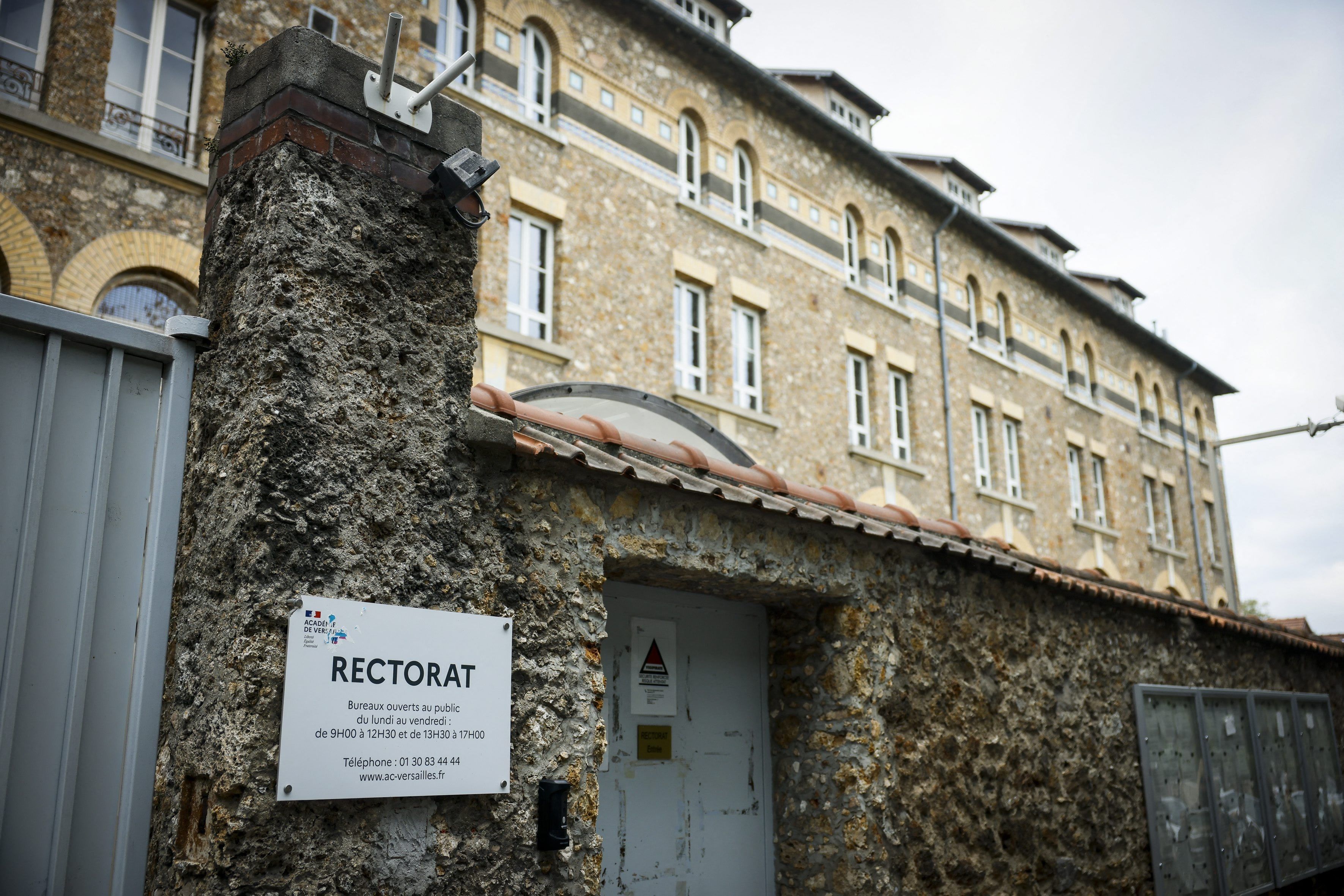 Un professeur mis en examen pour viols sur une élève mineure, l'enseignant  nie les faits