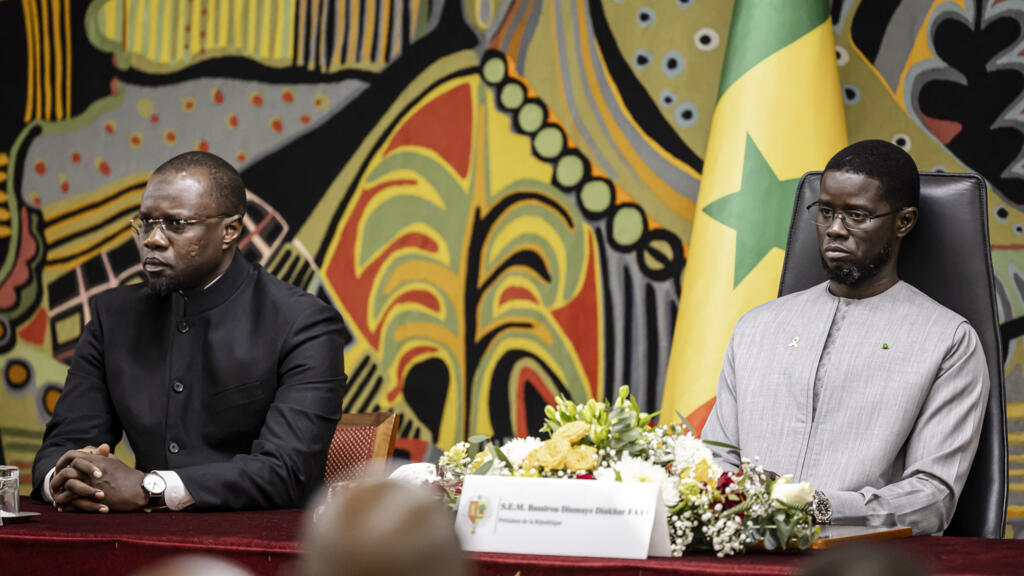 Au Sénégal, le projet de réforme constitutionnelle sera soumis à référendum  - France 24