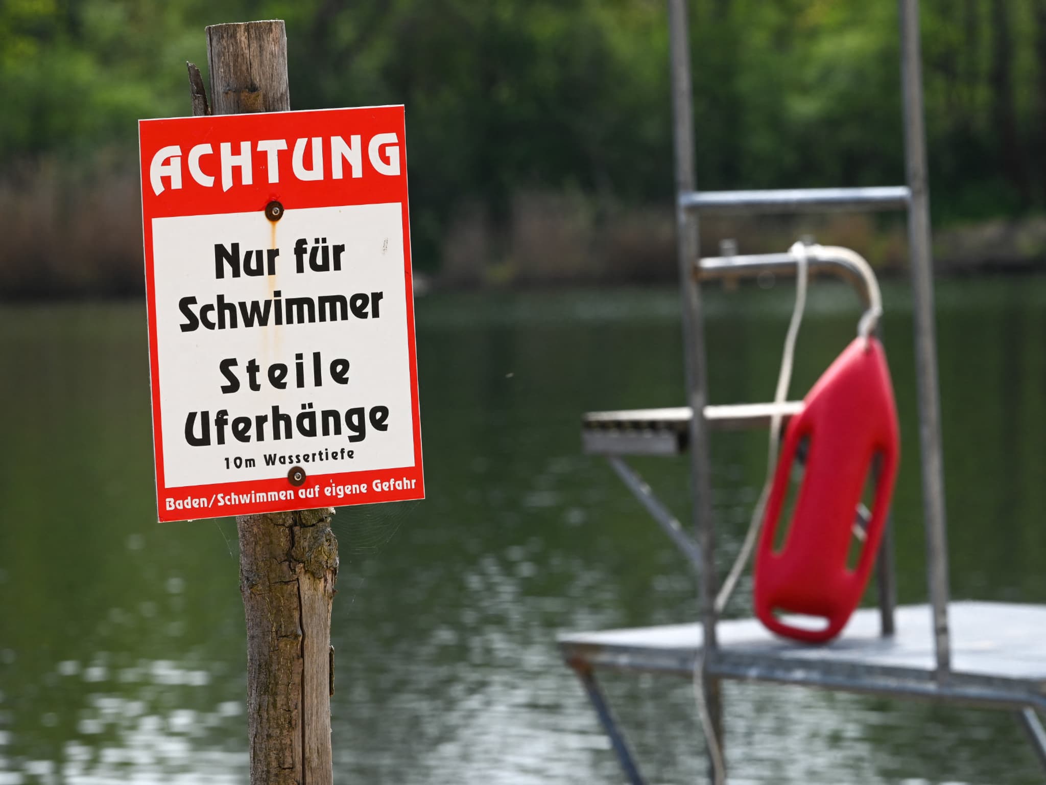 Une ville allemande interdit l'accès au lac municipal aux nageurs  non-germanophones et provoque un tollé national