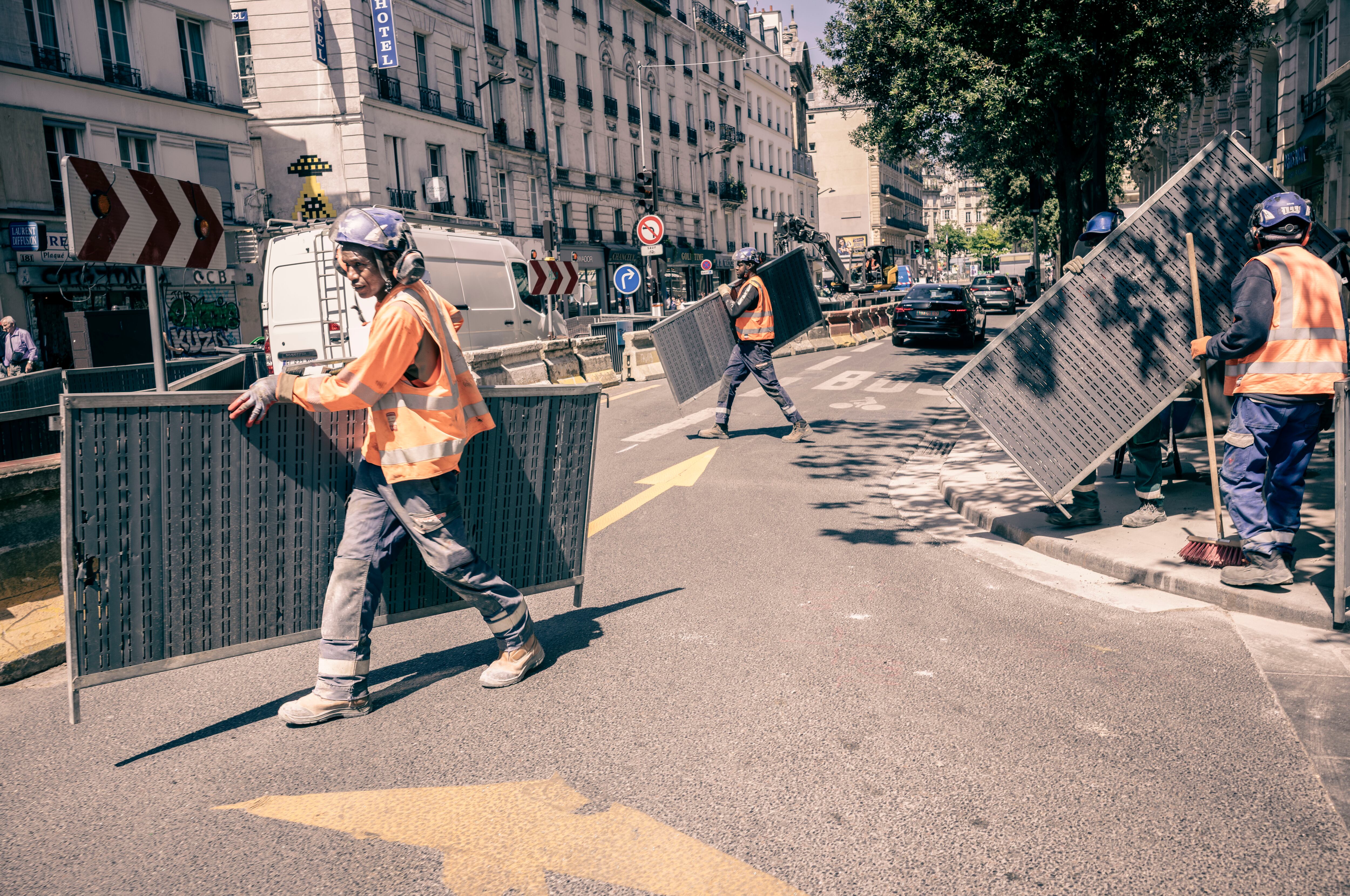 On a peur de ce que ce sera en plein été» : dans les rues de Paris, des travailleurs  frappés par la chaleur – Libération