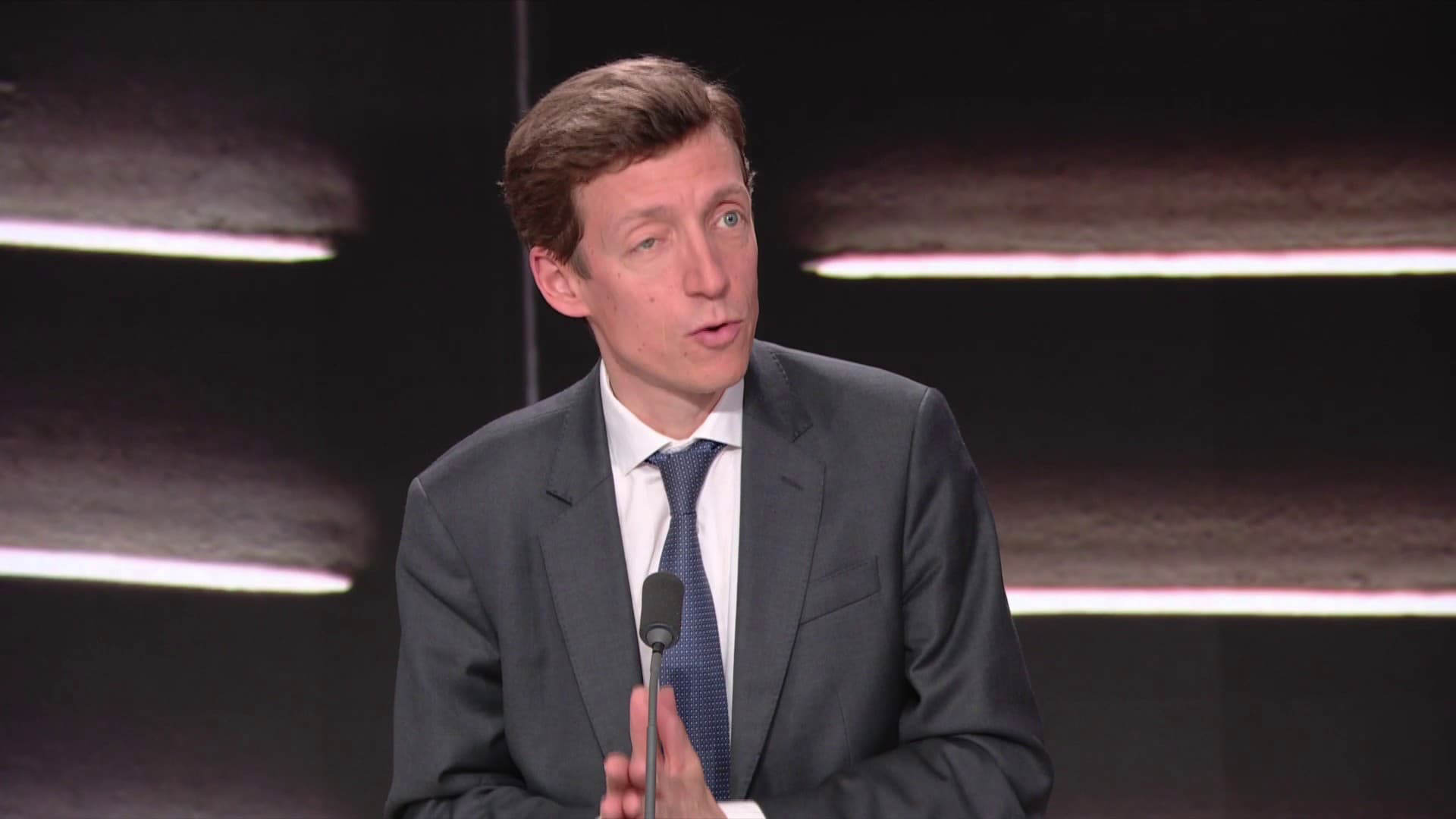 Canicule : le ministre de l'Éducation nationale affirme que les examens du  brevet et du bac "ne se dérouleront que le matin" en 2027