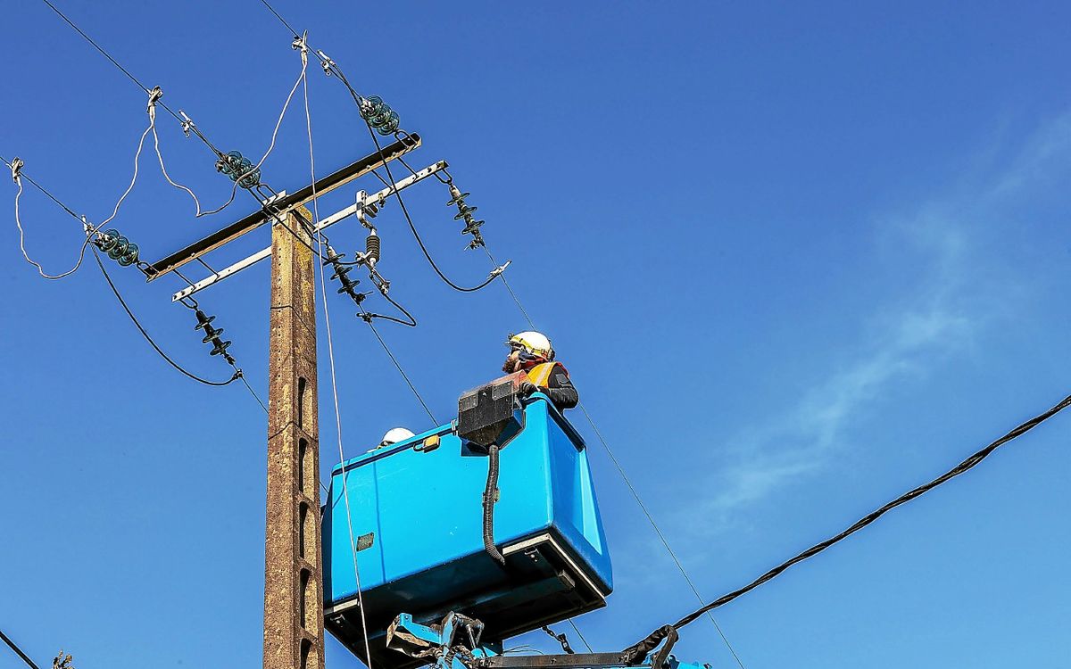 Canicule : près de 16 000 clients restent privés d'électricité en France,  selon Enedis | Le Télégramme