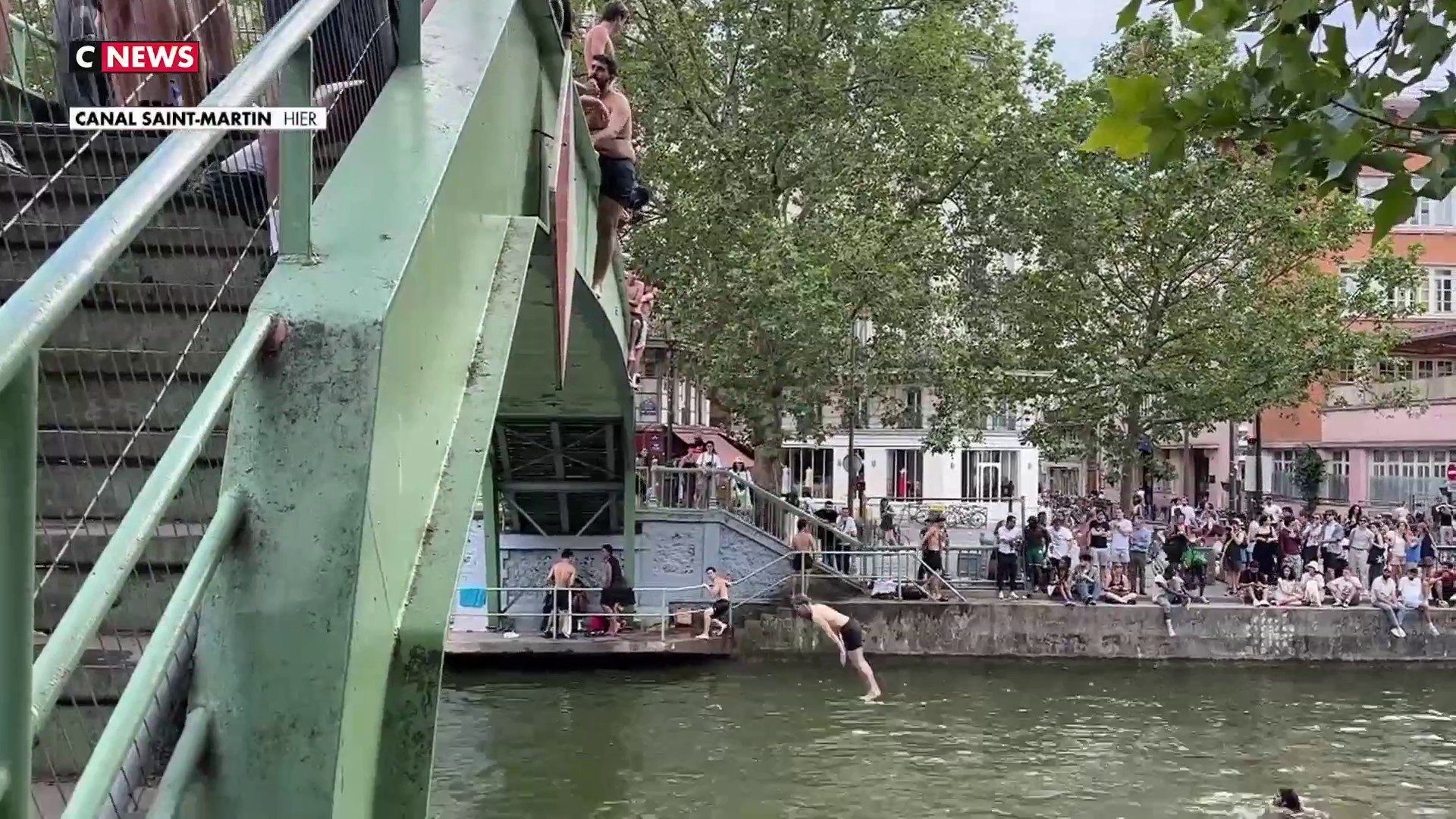 C'est très compliqué à gérer» : les riverains du canal Saint-Martin font  part de leur exaspération face aux incivilités