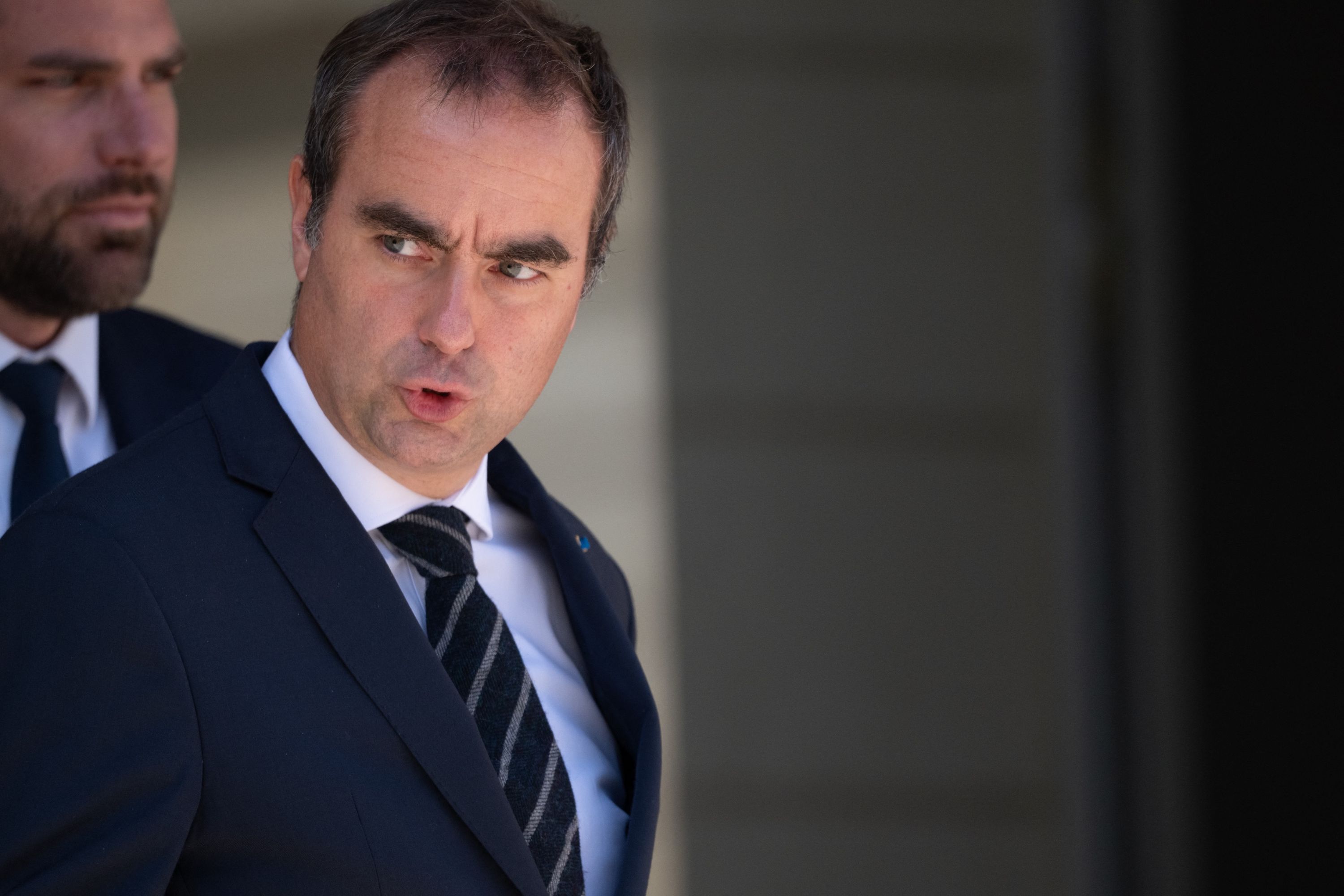 Canicule : Sébastien Lecornu contraint au système D
