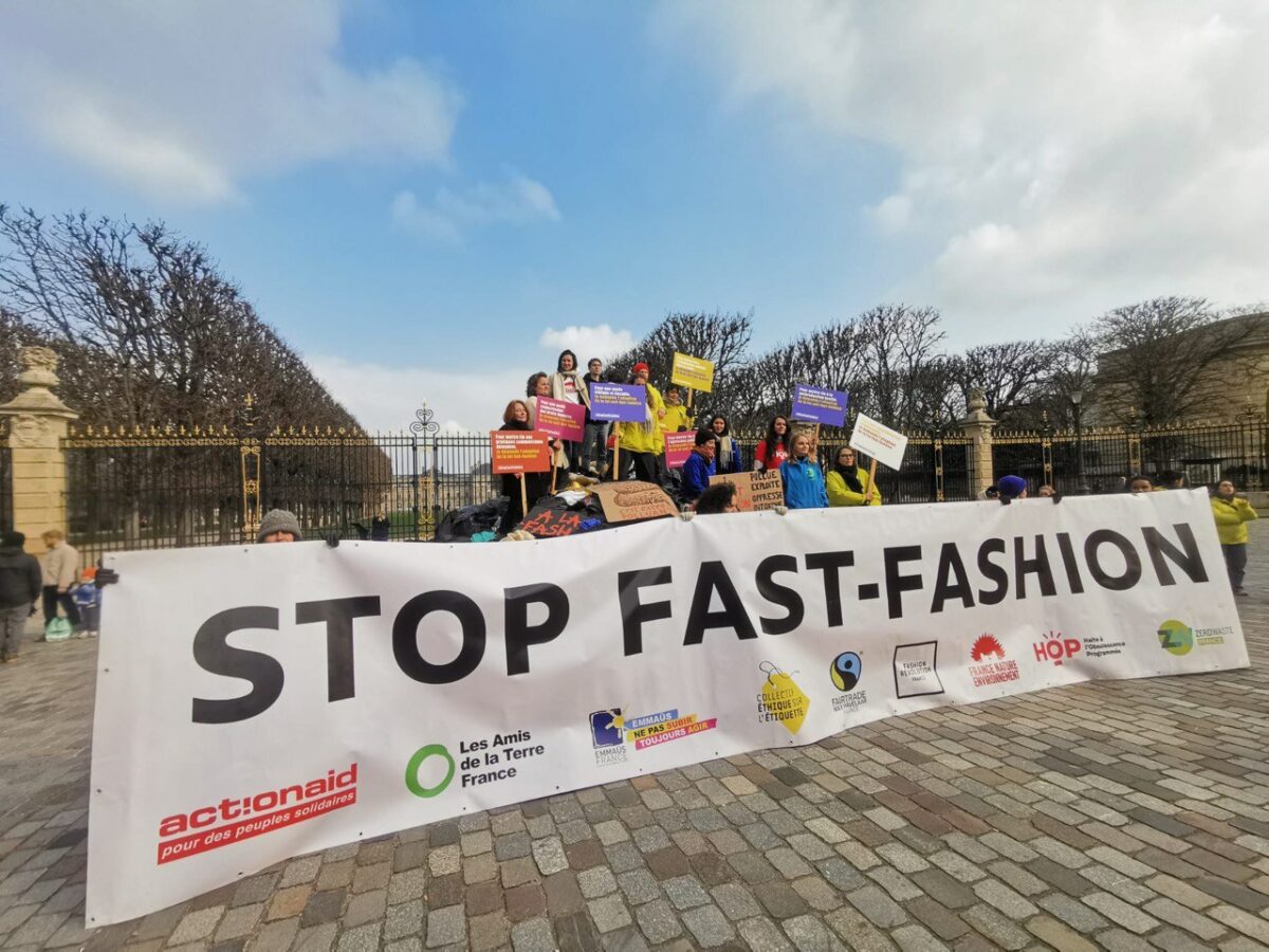 1 an après l'adoption à l'Assemblée de la loi anti fast-fashion, il y a  urgence ! | Les Amis de la Terre