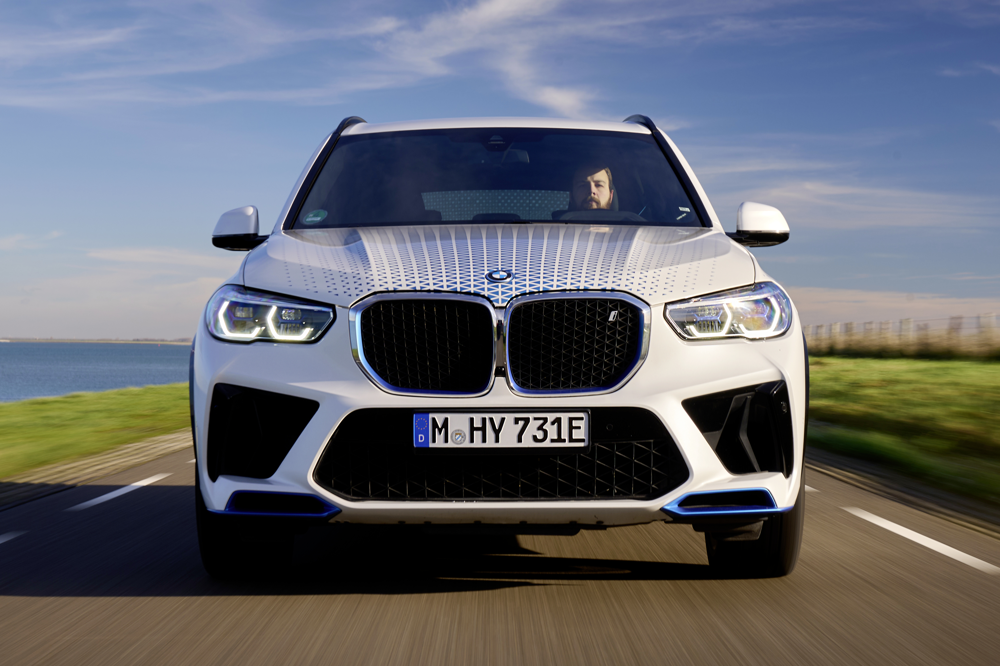 Essai BMW iX5 Hydrogen. Au volant du SUV électrique à pile à combustible -  L'argus