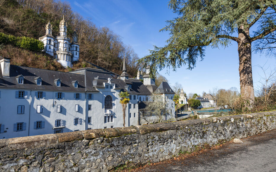 Ça ne pouvait pas rester un lieu d'éducation » : à Bétharram, la fermeture  du collège divise - Le Parisien
