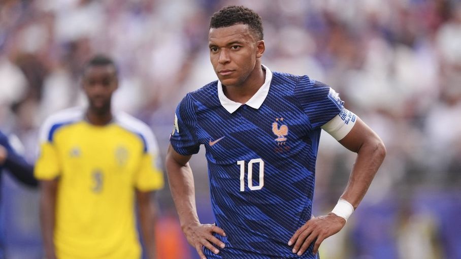 Appelle-moi Mobut' !" : pourquoi Kylian Mbappé est surnommé "Mobutu" par les internautes et ses coéquipiers des Bleus – franceinfo