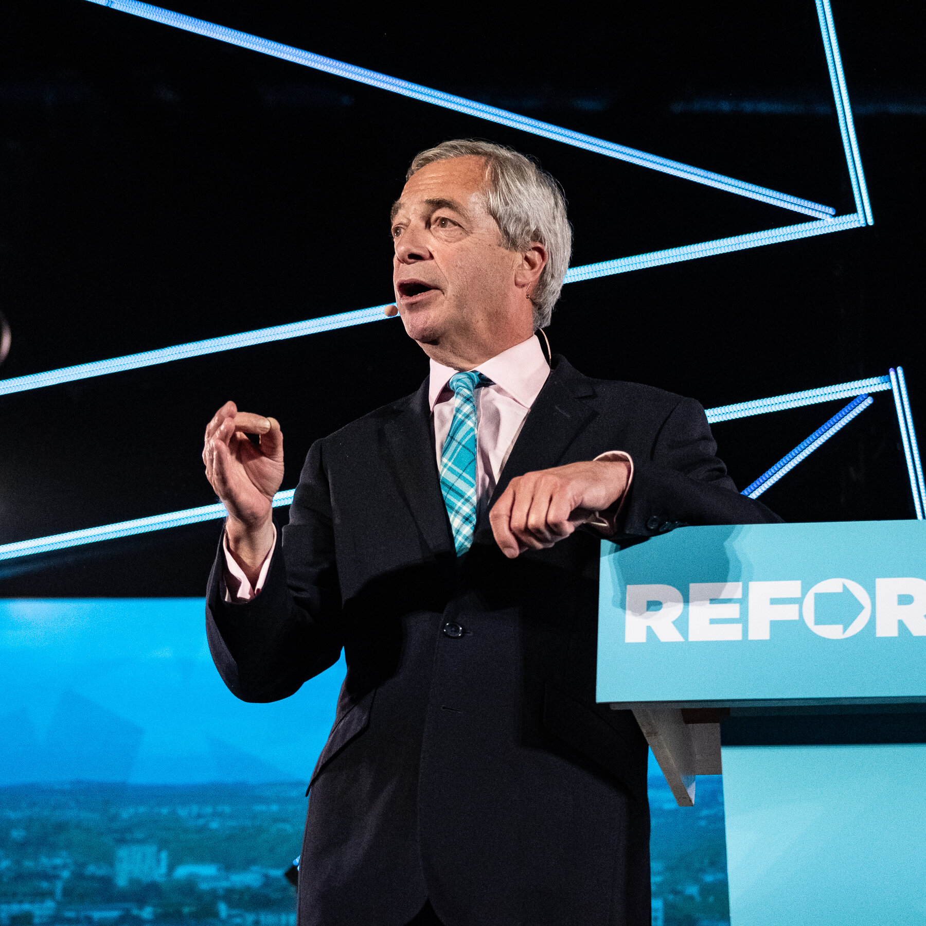 Can Nigel Farage's Right-Wing Party Win It All in Britain? - The New York  Times