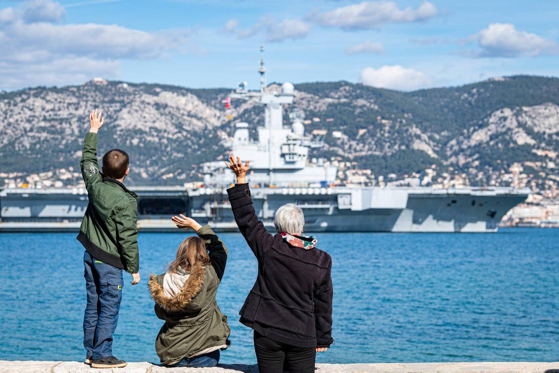 Le "Charles-de-Gaulle" de retour à Toulon: pourquoi c'est important de préparer sa succession