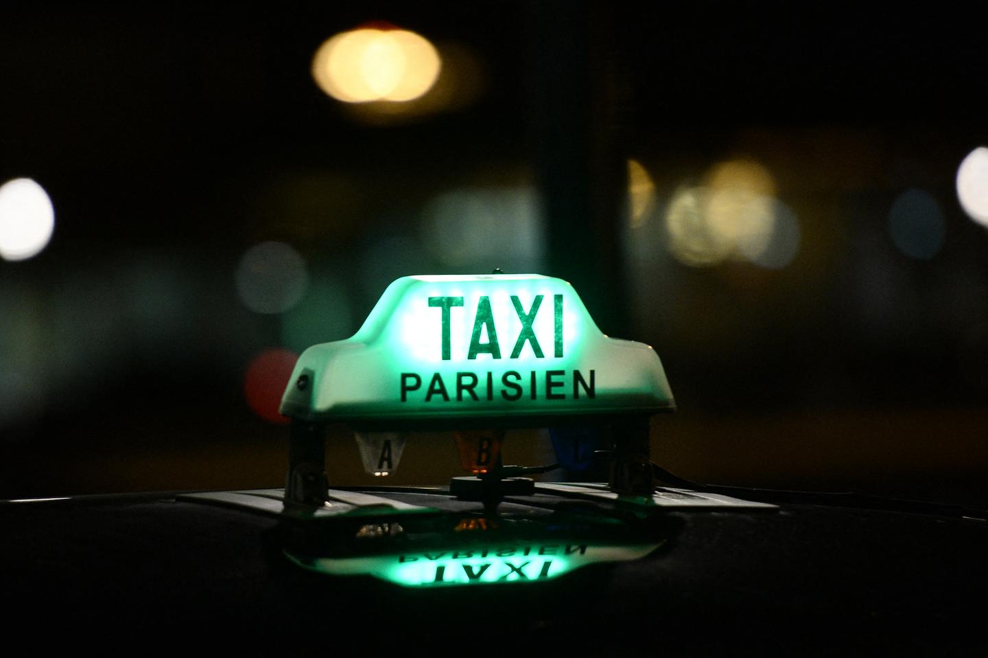 La plateforme Uber condamnée pour concurrence déloyale après avoir détourné les lumineux des taxis parisiens