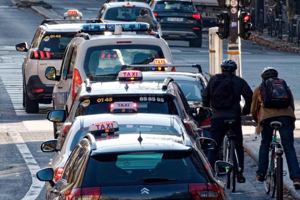 Uber détournait sans droit un symbole des taxis de Paris : la justice fait subir un camouflet au géant du VTC