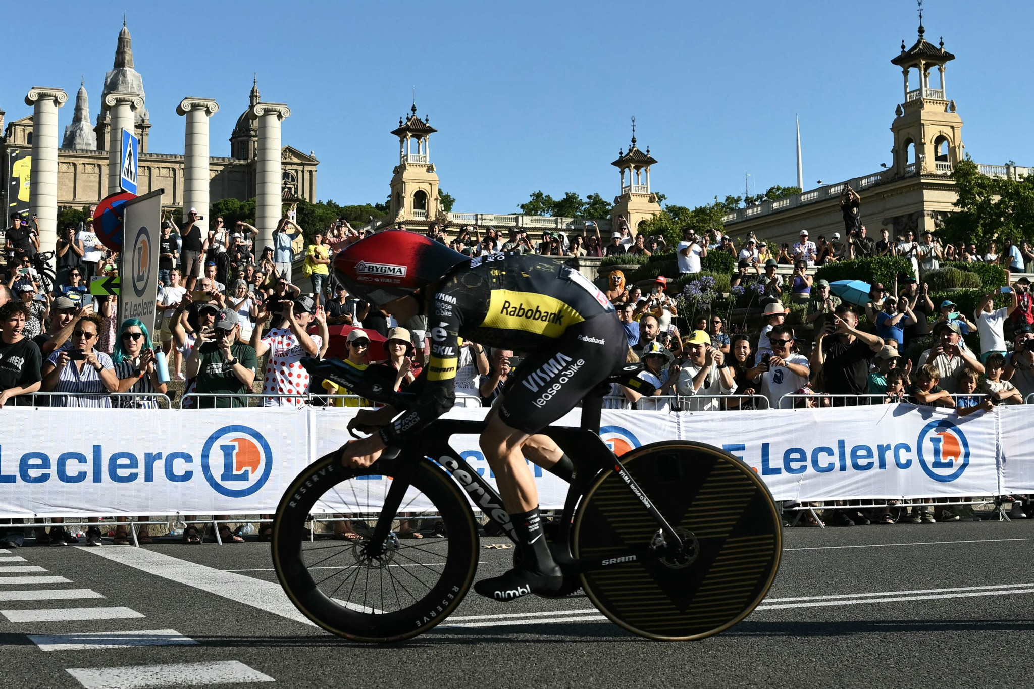 Tour de France: Vingegaard endosse le premier maillot jaune