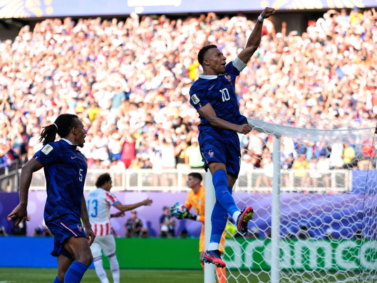 Coupe du monde 2026: un grand ouf pour la France, revivez la qualification difficile des Bleus face au Paraguay - RFI