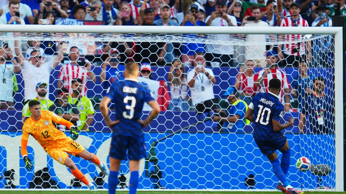 Mondial-2026 : la France bat un rugueux Paraguay 1-0 et retrouvera le Maroc en quarts