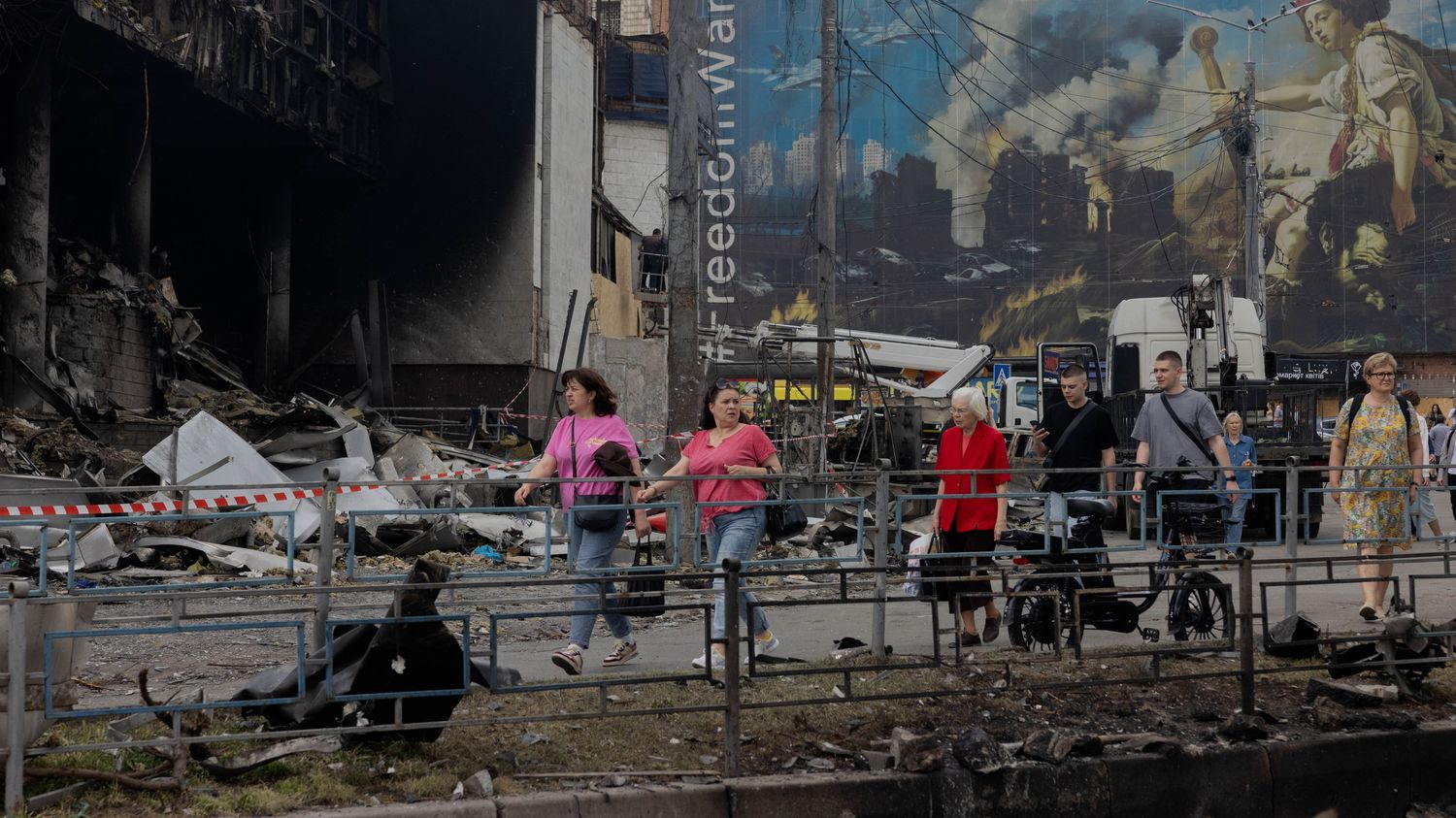 Frappes russes massives sur l'Ukraine : que cherche vraiment Moscou, qui  n'avance plus sur le front ? – franceinfo